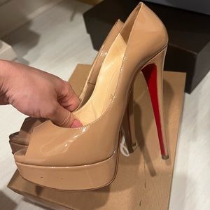 Christian Louboutin lady peep